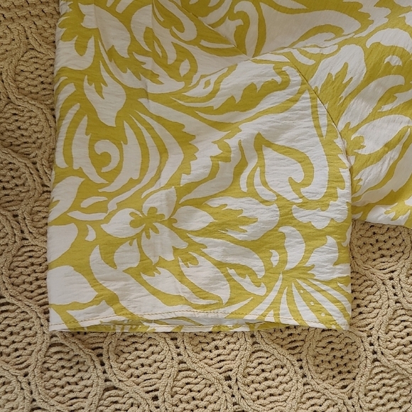 Joie Yellow & White Floral Print Cropped Camp Shirt w/ Tie Hem - Size M - Picture 6 of 9